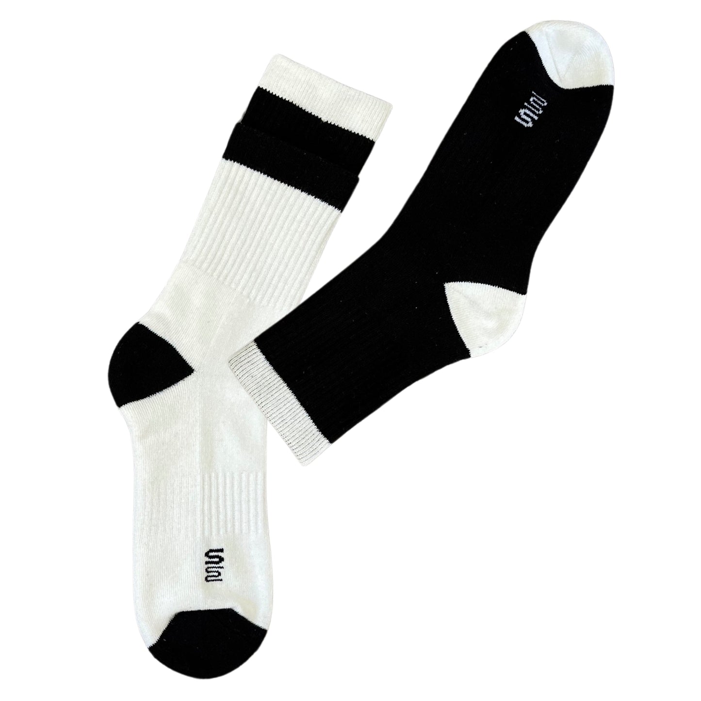 yin/yang asymetric mismatch (pack of 2 socks)